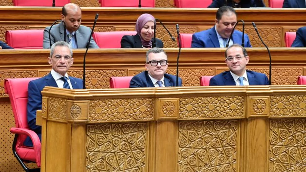 اجتماع لجنة الاتصالات يبحث تقليل أعباء خدمات الإنترنت والمحمول
